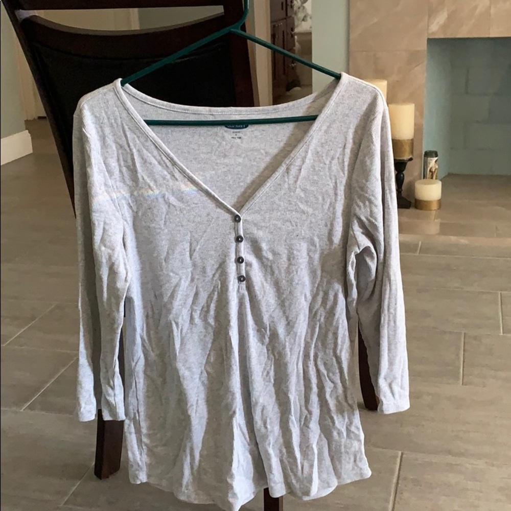 Women’s long sleeve top.